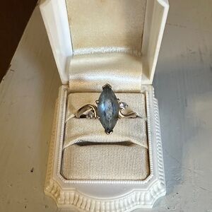 Elegant Gold Marquise-Cut Ring